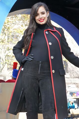 File:Sofia-carson-2015-macy-s-thanksgiving-parade-in-new-york-city 3.jpg