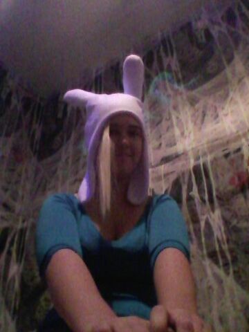 File:Kat Fionna Smile.jpg