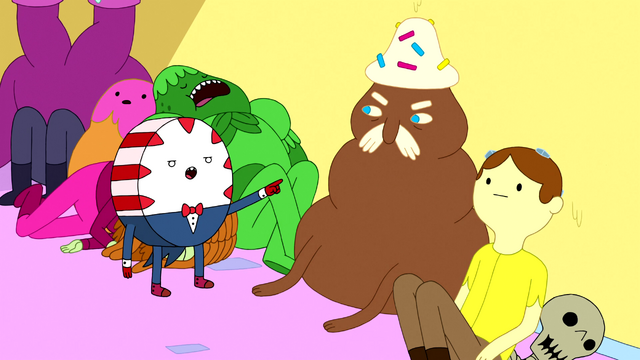 File:S5e21 Peppermint Butler pointing to Crusty.png