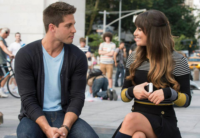 File:BehindthescenesGlee.png