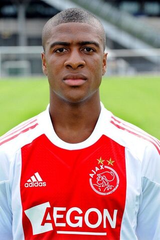 Bestand:2010)RolyBonevacia.jpg