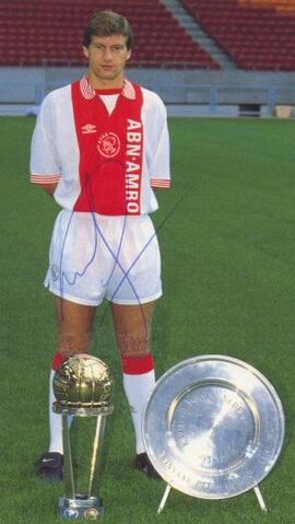Bestand:1996)MarianoJuan.jpg