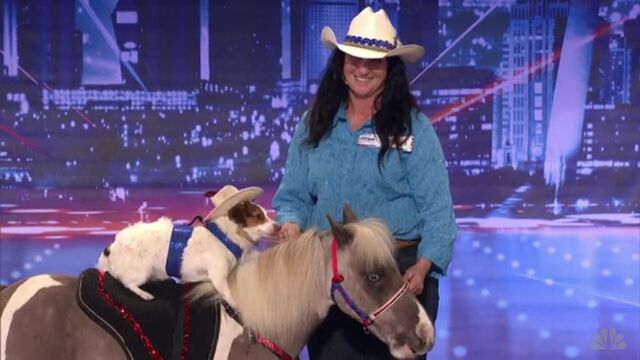 File:Annieoakley'swildwestshow.jpg