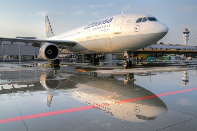 File:Spacecowboy-lufthansa-a300-a08ef4bc-bd47-4ff2-9613-be8f0970db0b.jpg