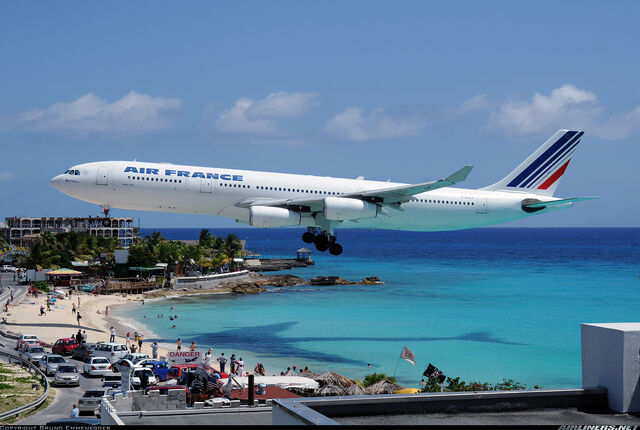 File:Airbus a340-2000000000000.jpg