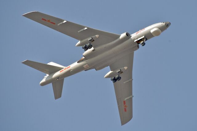 File:PLAAF Xian H-6M Over Changzhou.jpg
