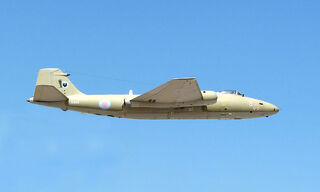 800px-Canberra.pr9.takeoff.arp
