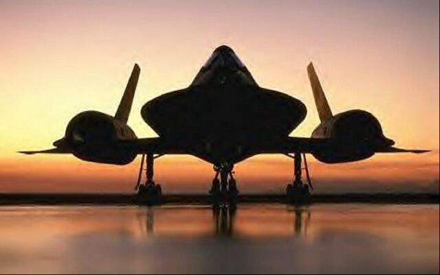 File:SR-71 Blackbird (7).jpg