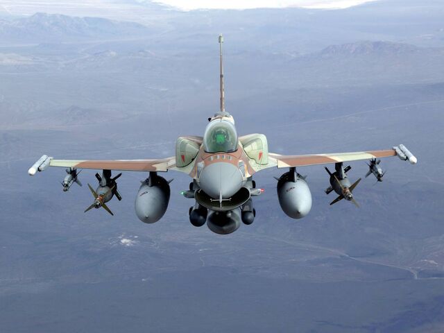 File:F16iinflightzp3em6 200.jpg