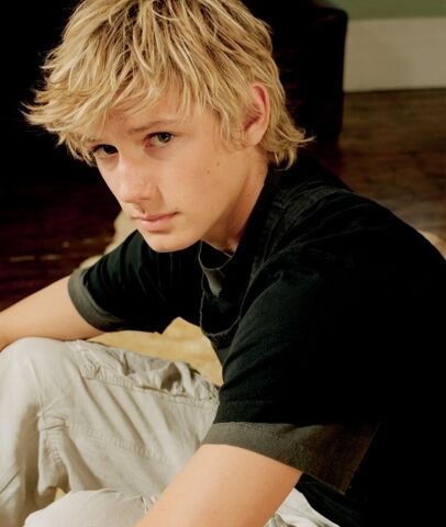 File:Alex Pettyfer.jpg
