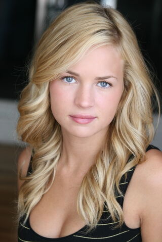 File:Britt-robertson-Nikki-Merrick.jpg