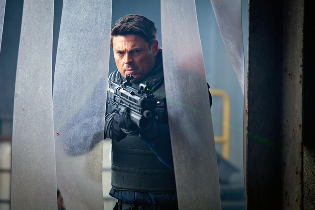 File:Almost human-pilot-01a.png