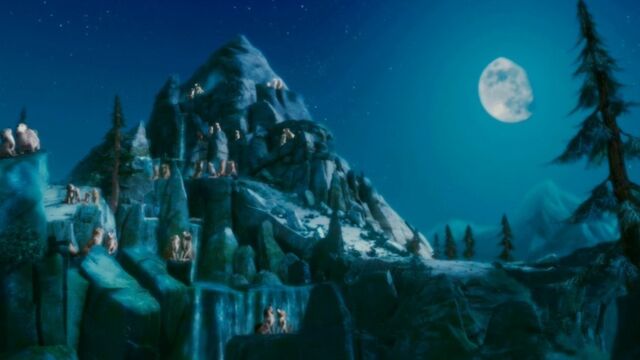 File:The-howling-rock-moonlight-howling-club-31741221-900-506.jpg
