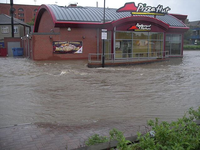 File:PizzaHutfloodJune2007UK.jpg
