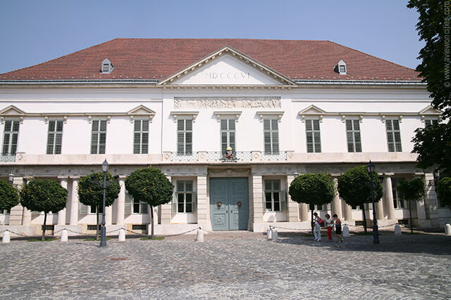 File:SandorPalace.jpg