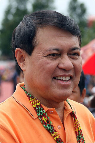 File:Manny Villar T'nalak Festival 2009.jpg