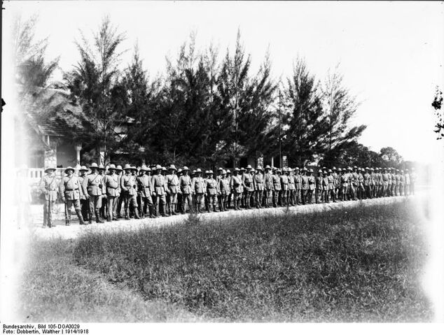 File:Bundesarchiv Bild 105-DOA3029, Deutsch-Ostafrika, Landsturm angetreten.jpg