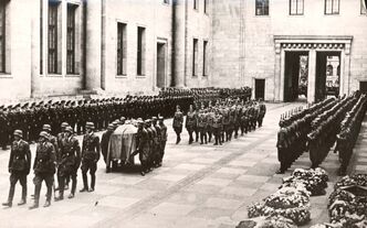 Hitler funeral