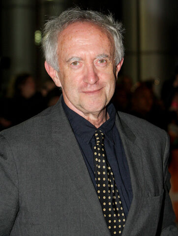 File:Jonathan Pryce.jpg