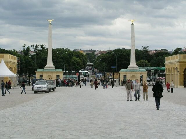 Datei:Haupteingang-schoenbrunn.jpg