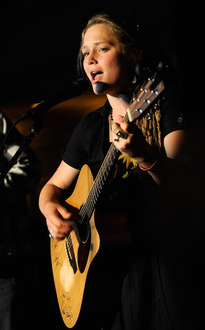 File:Crystal+Bowersox+2012+Dempster+Foundation+RTTeTeejshZx.jpg