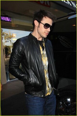 File:Kris-allen-adam-lambert-larry-king-live-09.jpg