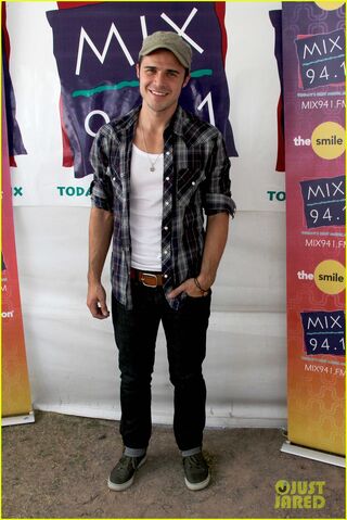 File:Kris-allen-petapalooza-performer-05.jpg
