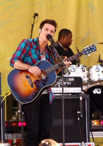 File:Kris+Allen+David+Cook+Kris+Allen+Adam+Lambert+P RaXlasbTkx.jpg