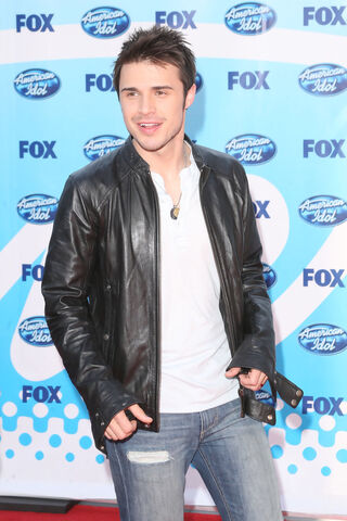 File:Kris+Allen+American+Idol+Season+8+Finale+Arrivals+HVuvY3xzHxMx.jpg