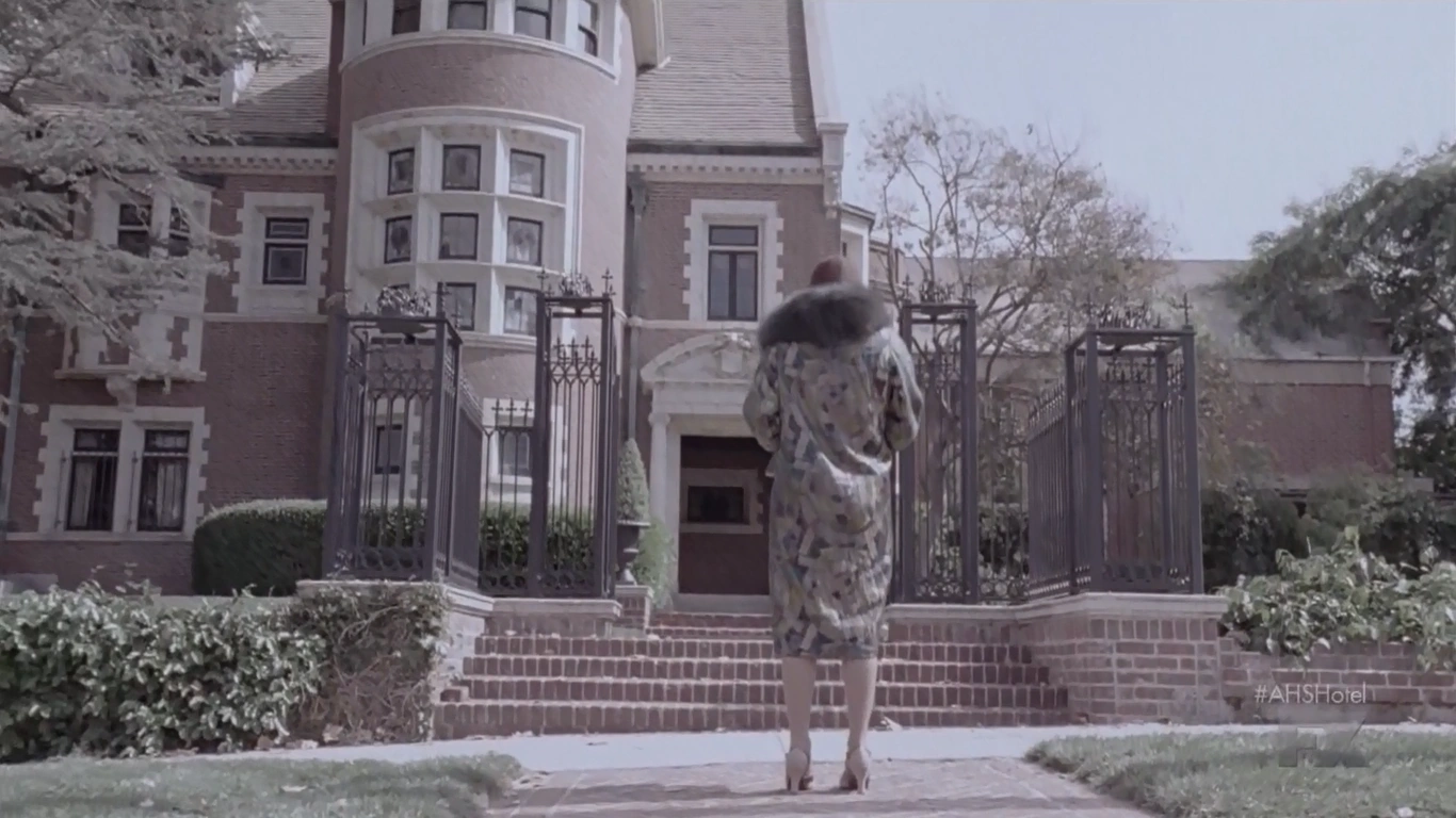 Американская история ужасов дом-убийца. Ужасы дом убийц. Ужасы дом убийц. Аиу дом убийца. Дом-убийца, «американская история ужасов» фасад здания.