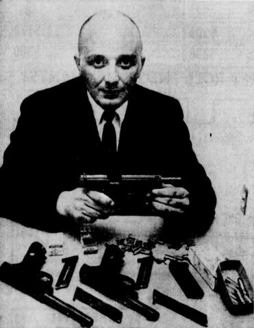 File:Robert Kenneth Smith weapons.jpg
