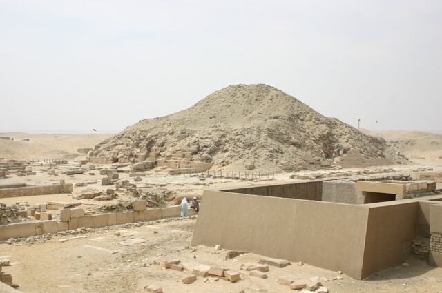 Файл:Pyramid of Unas.jpg