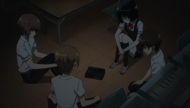 Archivo:Escuchando casete.png