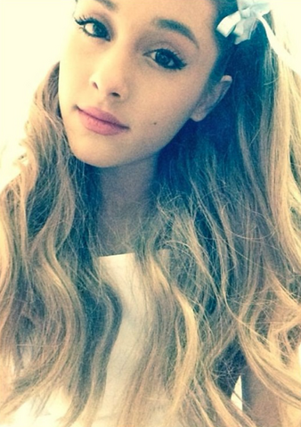 File:Ari-japan-hair-bow-2014.png