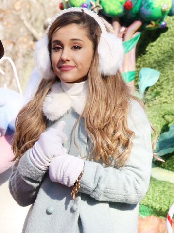 File:Ariana in winter.jpg