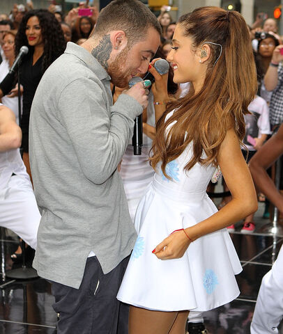 File:Mac&ari.jpg
