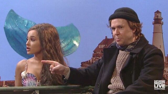 File:SNL2016Ariana4.jpg