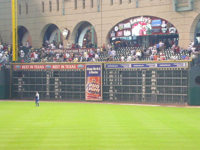File:Minute Maid Park-1195671471-414.jpg
