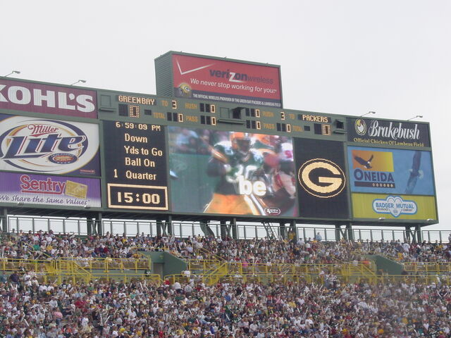 File:Lambeau Field-1195802332-645.jpg