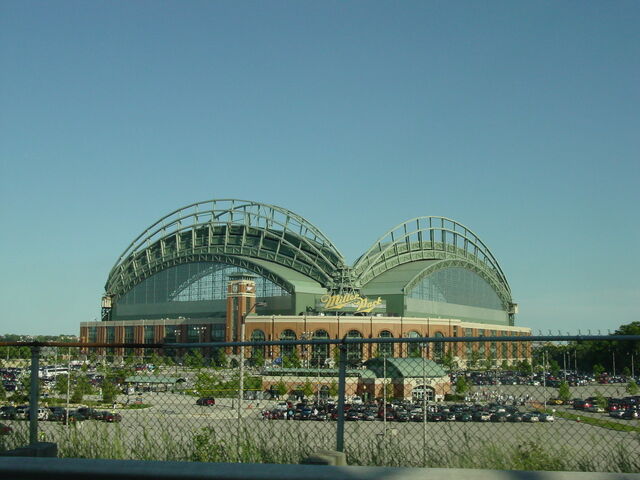 File:Miller Park-1195670816-594.jpg