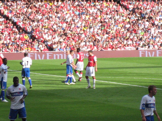 File:Robin van Persie-1213606868-18.jpg
