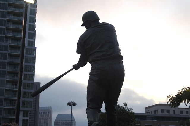 File:Tony Gwynn-1195102219-315.jpg