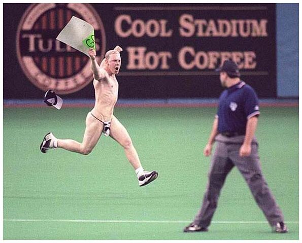 File:00dumbfanstreaker.jpg