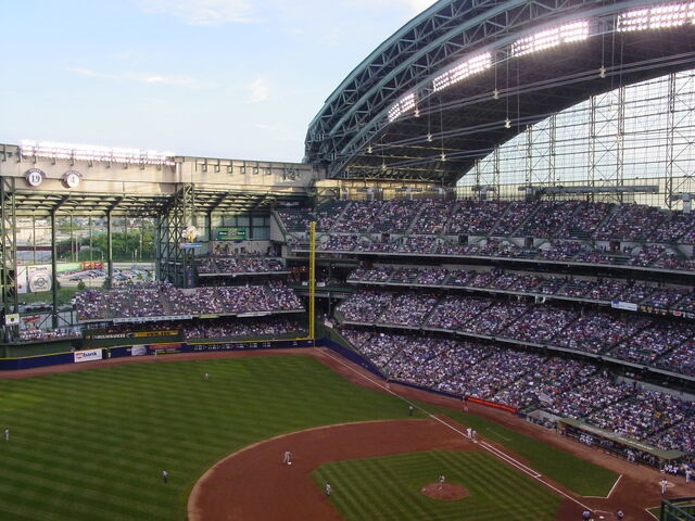 File:Milwaukee Brewers-1199122171-272.jpg