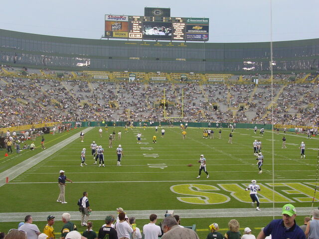 File:Lambeau Field-1195802335-963.jpg