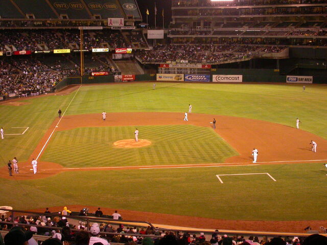 File:McAfee Coliseum-1195670357-290.jpg