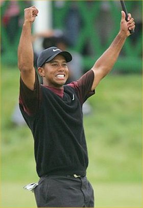 File:Tiger Woods Victory.jpg