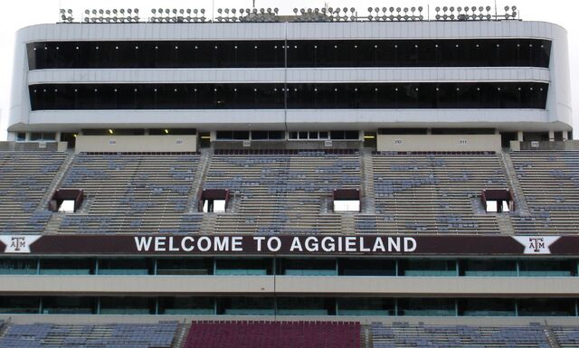 File:KyleFieldPressBox.jpg