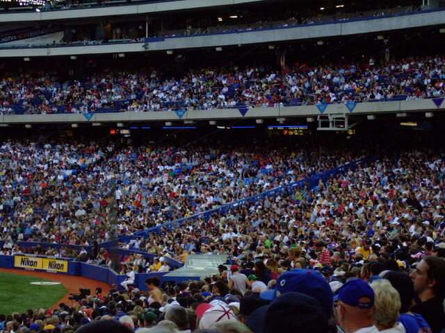 File:Rogers Centre-1195683660-223.jpg