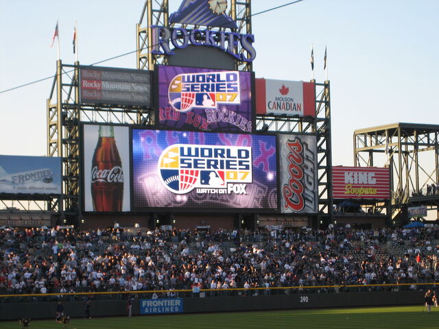 File:Coors Field-1195663154-273.jpg